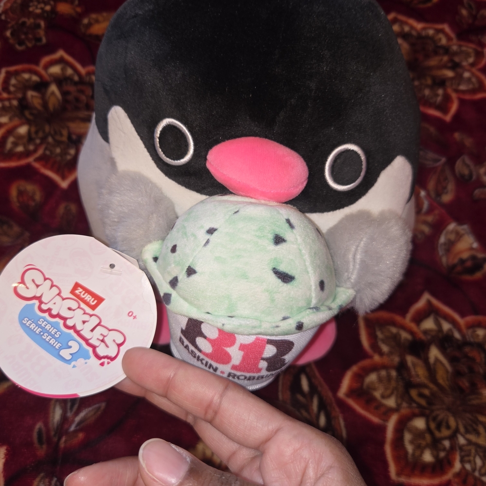 SNACKLES Series 2 PENELOPE PENGUIN & BASKIN-ROBIN 8 Inch Plush by ZURU